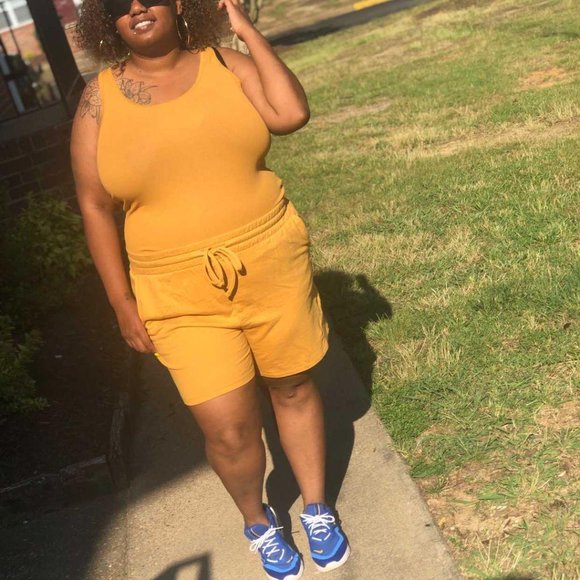 Golden Short Set - Picture 2 of 4